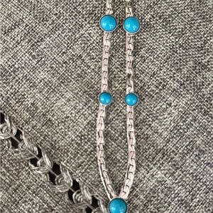 Chic Silver Necklace with Turquoise Accents
